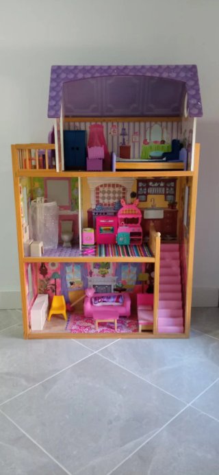 Casa de muñecas de madera