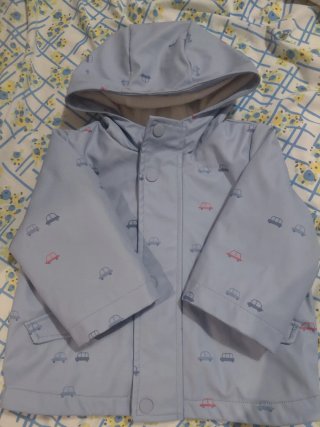 Chaqueta impermeable infantil con coches 9 meses