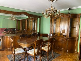 Salón comedor clásico de madera