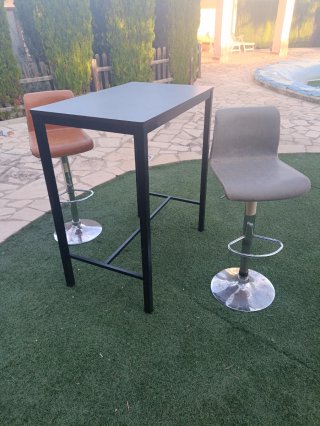 Mesa Alta de Bar con 2 Taburetes Giratorios