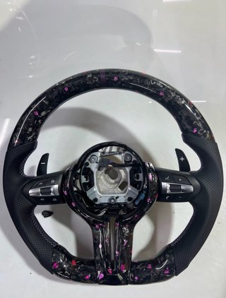 Volante BMW con Acabado Forged Carbon