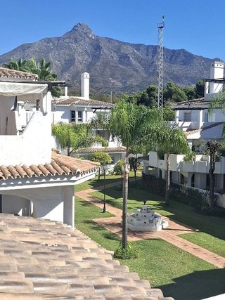 Ático en alquiler en La Dama de Noche-La Alzambra en Marbella