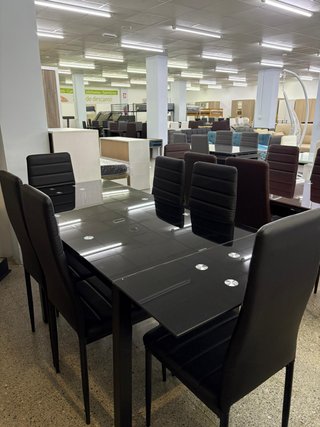 Mesa de Cristal Negra con 6 Sillas