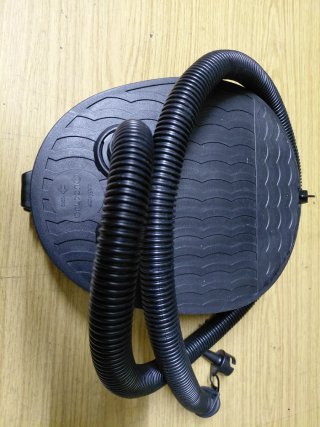 Colchón hinchable y bomba para inflar