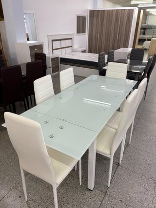 Mesa Extensible Blanca y 6 Sillas Polipiel