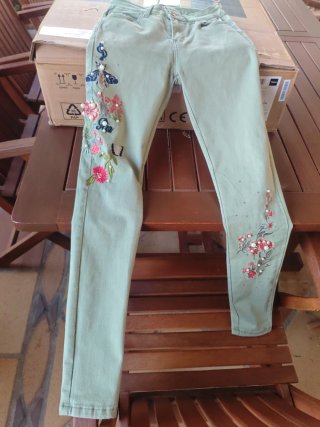 Pantalón Skinny Elástico  Flores bordadas-perlas