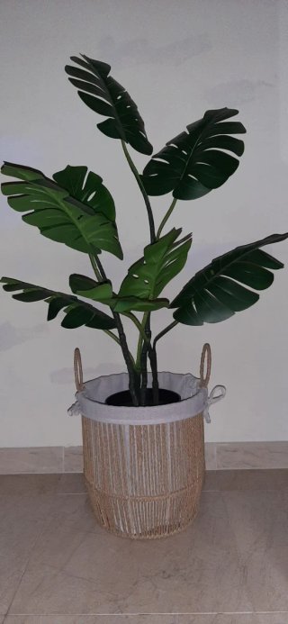 Planta Artificial con Tiesto de Mimbre