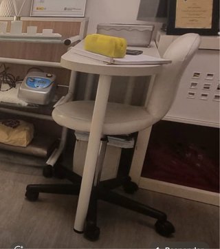 Mesa de manicura blanca