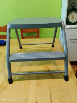 Escalera pequeña de dos peldaños