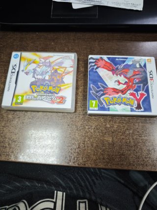 Caja completas Pokémon Edición Blanca 2 y Pokémon