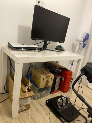 Mesa Blanca con protector