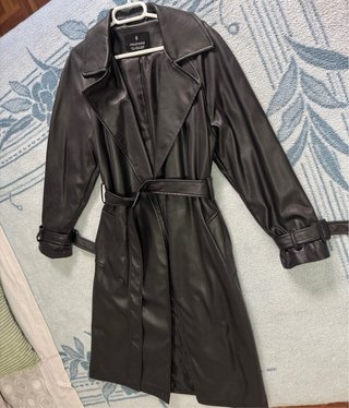Chaqueta larga de cuero Stradivarius