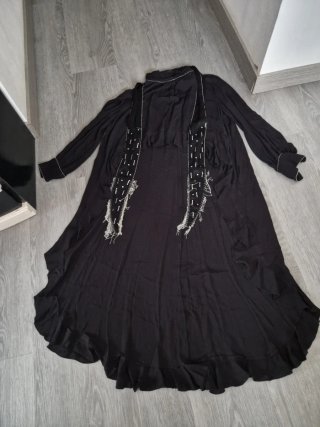 Blusa larga negra con detalles