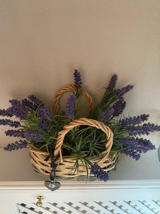 Cesta de Mimbre con Flores de Lavanda27 alto x 24