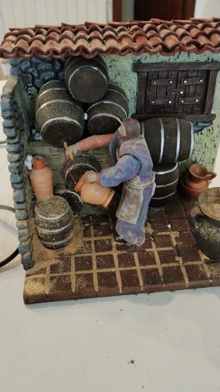 Statuina Presepe Venditore di Vino con Movimento