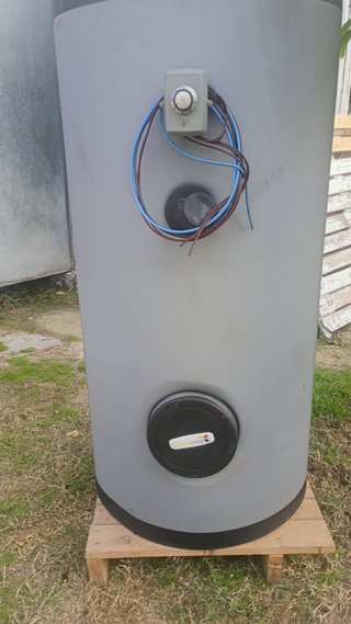 Acumulador de agua caliente y vaso de expansión