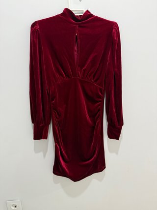 Vestido de terciopelo granate