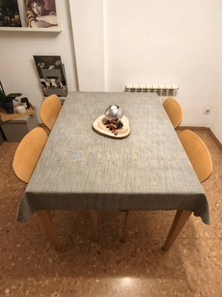 Mesa de comedor con 4 sillas