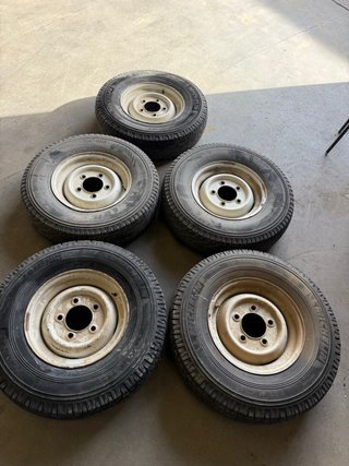 5 Llantas con Neumáticos Land Rover Defender