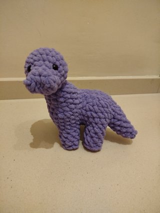Dinosaurio Amigurumi Lila Hecho a Mano