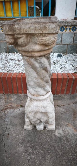 Macetero Alto de Piedra