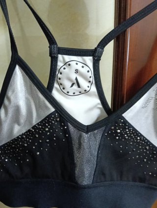 Top Deportivo Axel Negro y Plateado