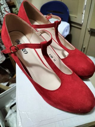 Zapatos de tacón rojos