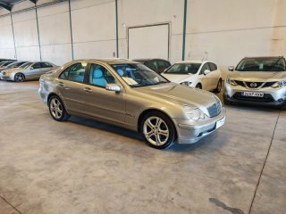 Mercedes-Benz C200 2 años de garantía