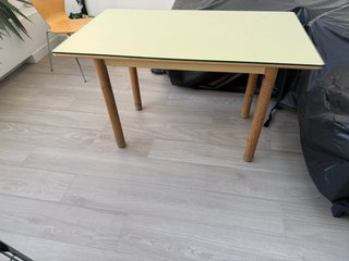 Mesa de camilla con cristal