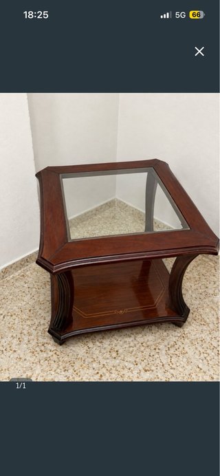 Mesa de centro de madera y cristal