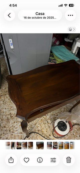 Escritorio de madera clásico