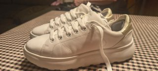 Zapatillas Geox Blancas y Doradas