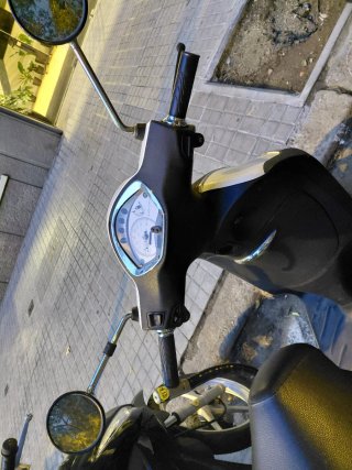 Scooter color ɓlanco