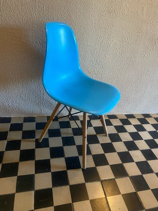 Silla de diseño azul