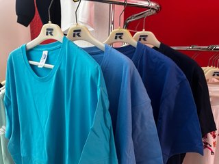 Lote de 10 Camisetas Básicas JHK LIQUIDACIÓN