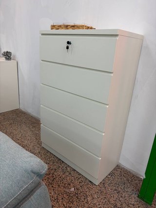 Cajonera alta blanca para dormitorio – Nueva,110 €