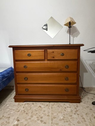 Cómoda de madera para dormitorio