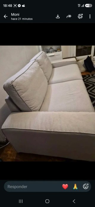 Sofá de tela beige