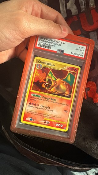 Carta Pokémon Charizard Stormfront PSA 8
