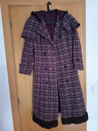 Abrigo Vintage Morado con Capa