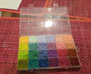 Cuentas para Collares en Caja Organizadora