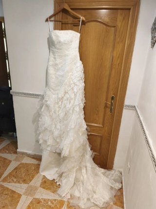 Vestido de novia con volantes