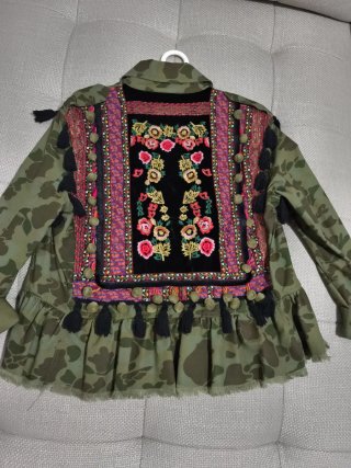 Cazadora Zara con Bordados