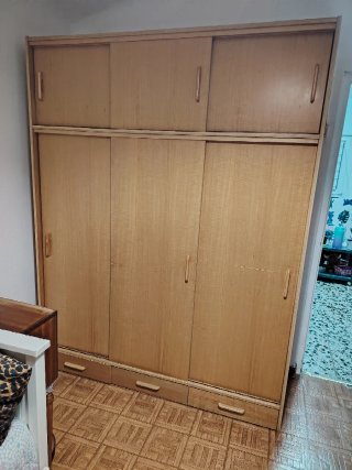 Armario de madera