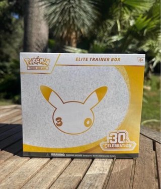 Elite Trainer Box Pokémon 30th Celebration