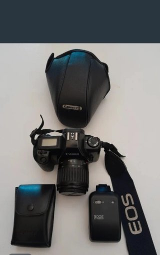 Cámara Canon EOS con accesorios