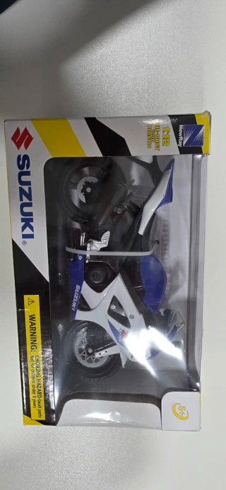 Moto Suzuki NewRay Escala 1:12