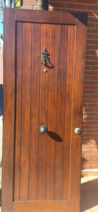 Puerta de Entrada de Madera Iroko Maciza