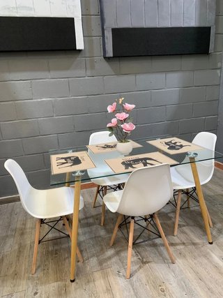 Mesa Cristal 120cm con 4 Sillas Nordicas