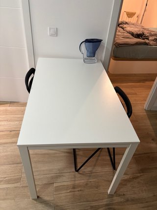 Mesa de cocina blanca